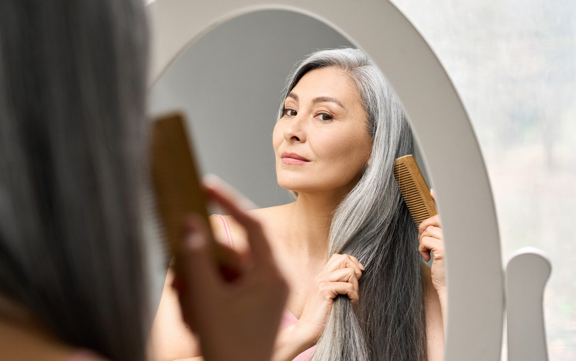how to wear grey hair without looking old